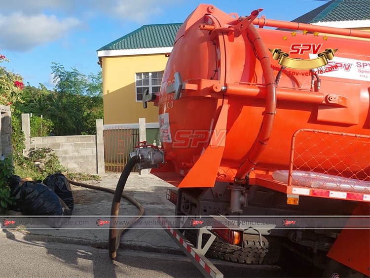 Client feedbacks picture - The sewage vacuum truck is working
